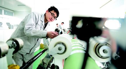 從“制造”到“創(chuàng)造” 邯鄲納米材料研發(fā)的智造之路